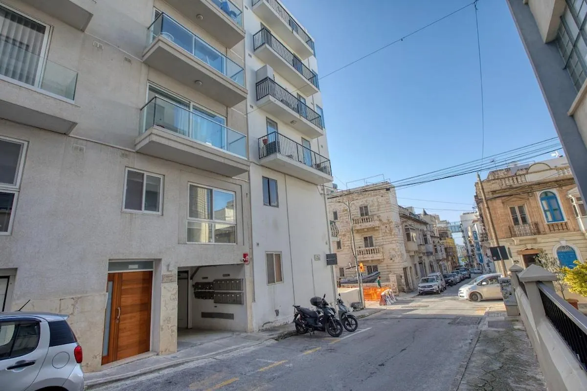 Modern 2 Bedroom Sliema Apt With Parking & Close To The Sea Malta