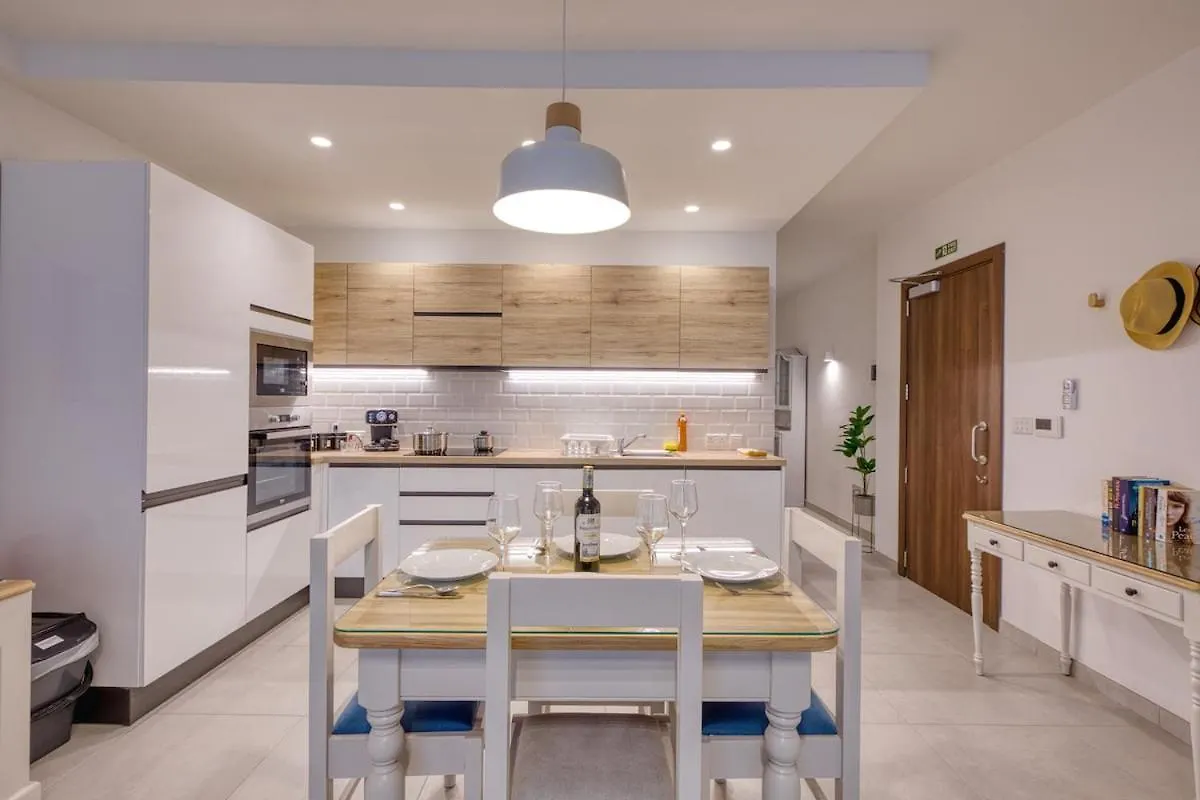 Modern 2 Bedroom Sliema Apt With Parking & Close To The Sea