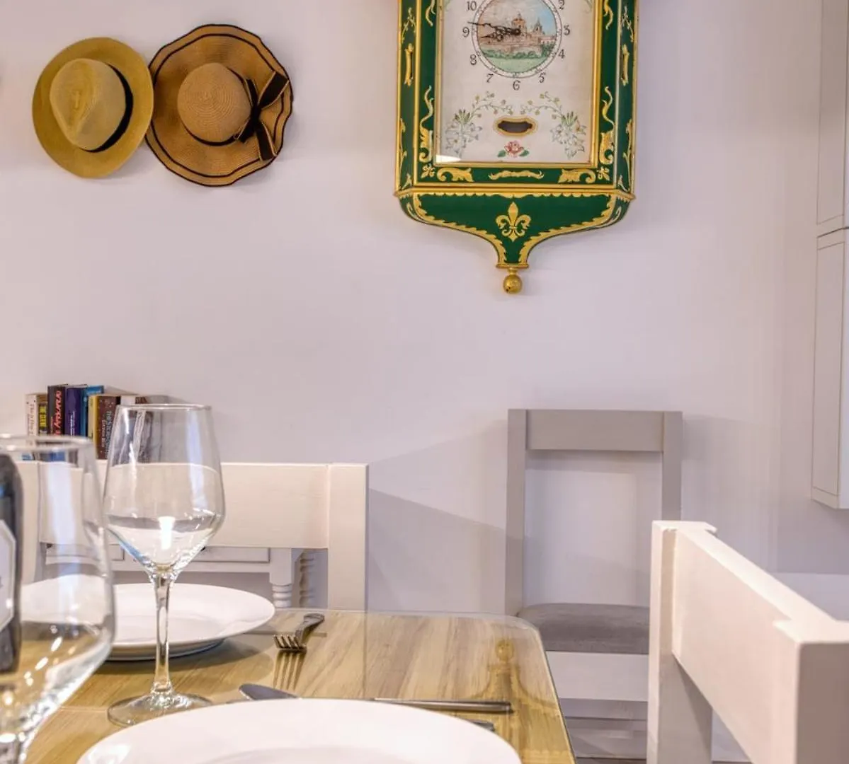Modern 2 Bedroom Sliema Apt With Parking & Close To The Sea 0*,