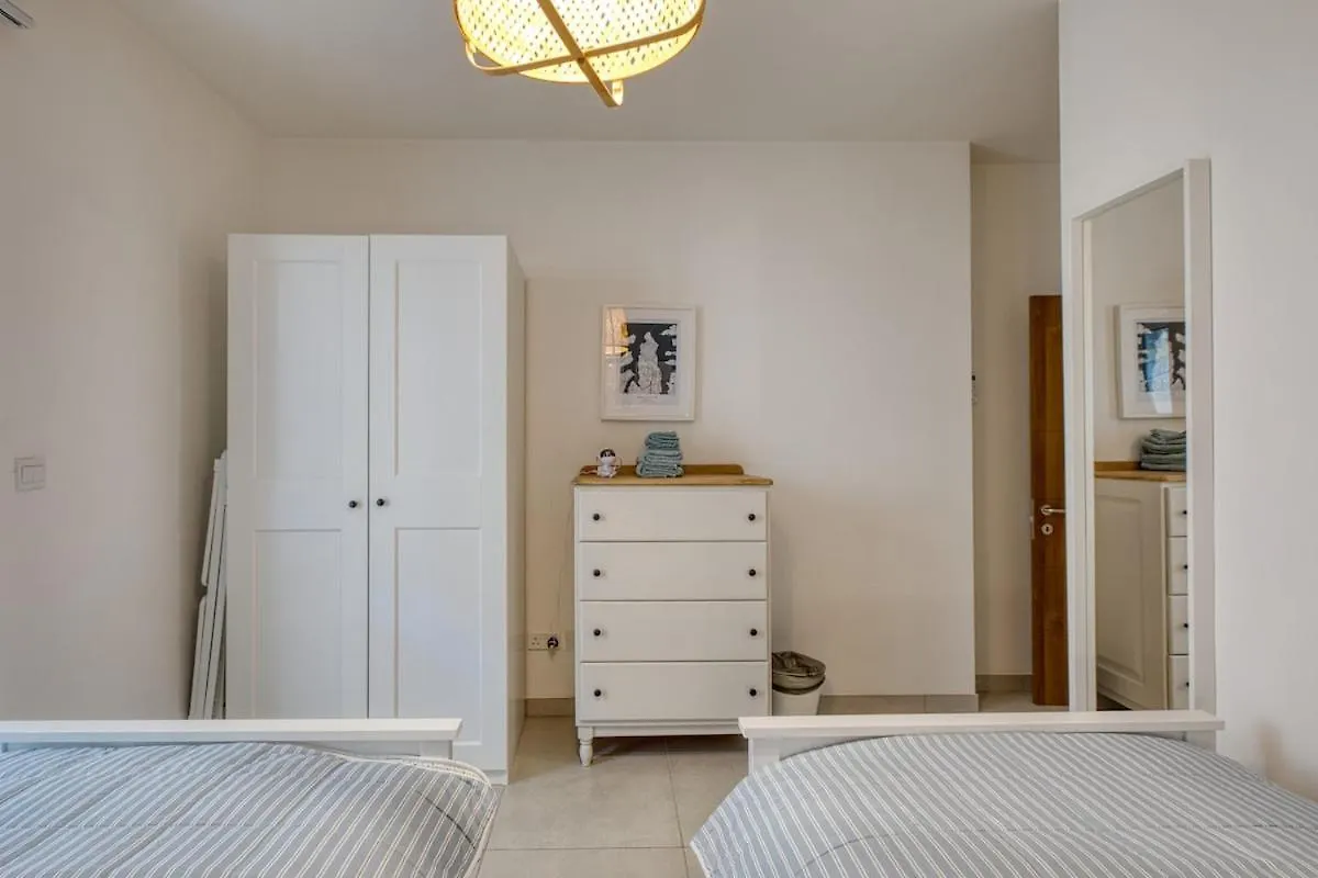 Modern 2 Bedroom Sliema Apt With Parking & Close To The Sea Apartamento