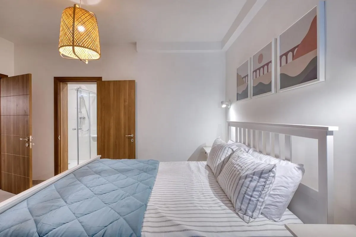 Modern 2 Bedroom Sliema Apt With Parking & Close To The Sea