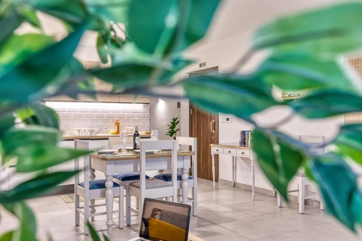 Modern 2 Bedroom Sliema Apt With Parking & Close To The Sea Apartment