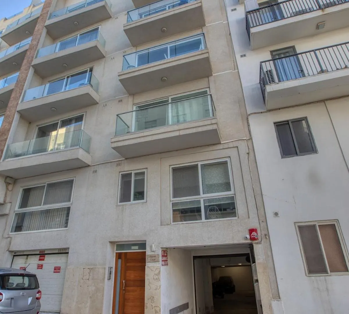 Modern 2 Bedroom Sliema Apt With Parking & Close To The Sea 0*,