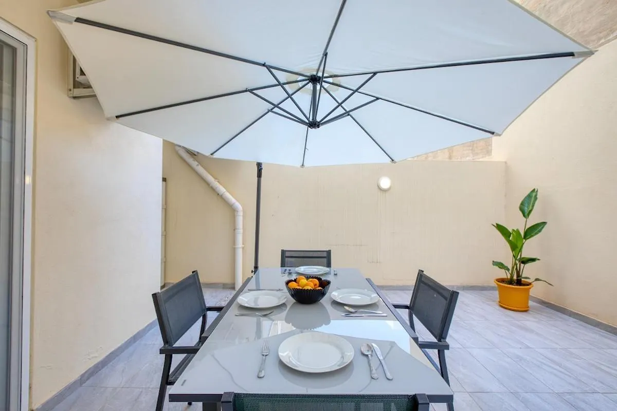 Apartment Modern 2 Bedroom Sliema Apt With Parking & Close To The Sea Malta