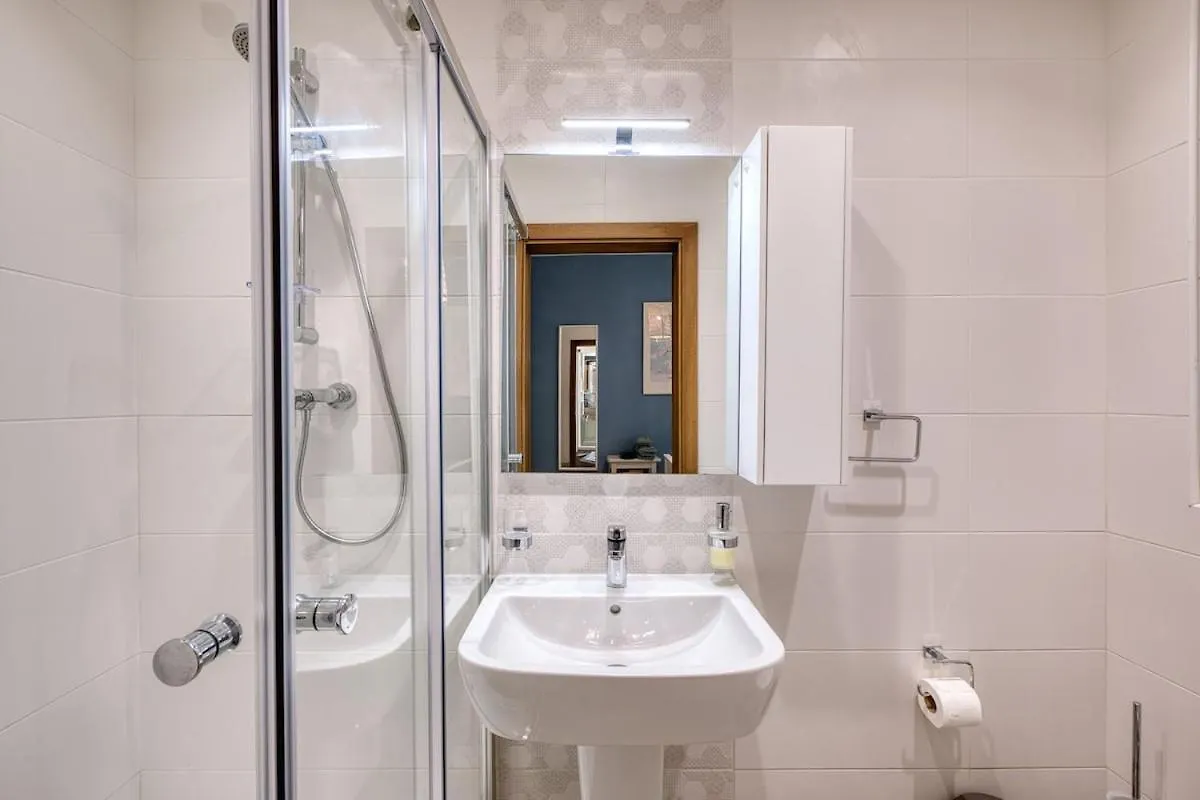 Modern 2 Bedroom Sliema Apt With Parking & Close To The Sea