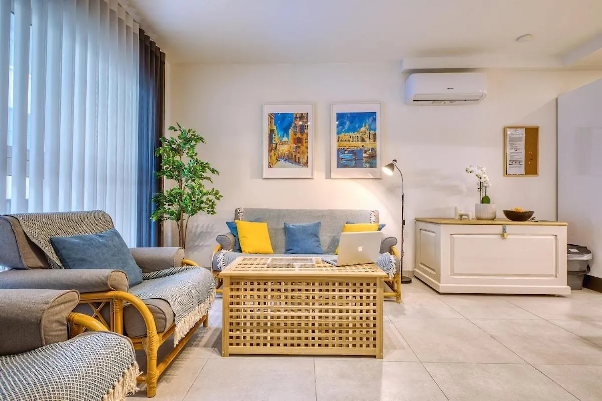 Apartment Modern 2 Bedroom Sliema Apt With Parking & Close To The Sea